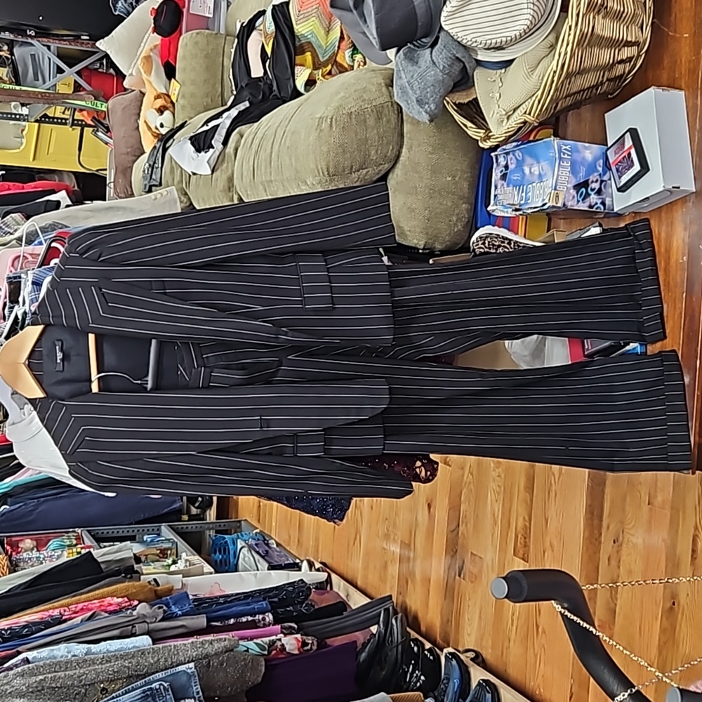 Women's pinstripe suit size 10p